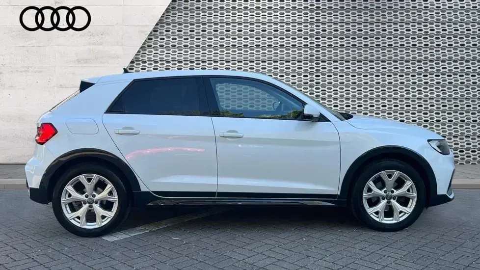 Usado Audi A1 Comfort 116 HP (85 kW) 2019 Branco SUV