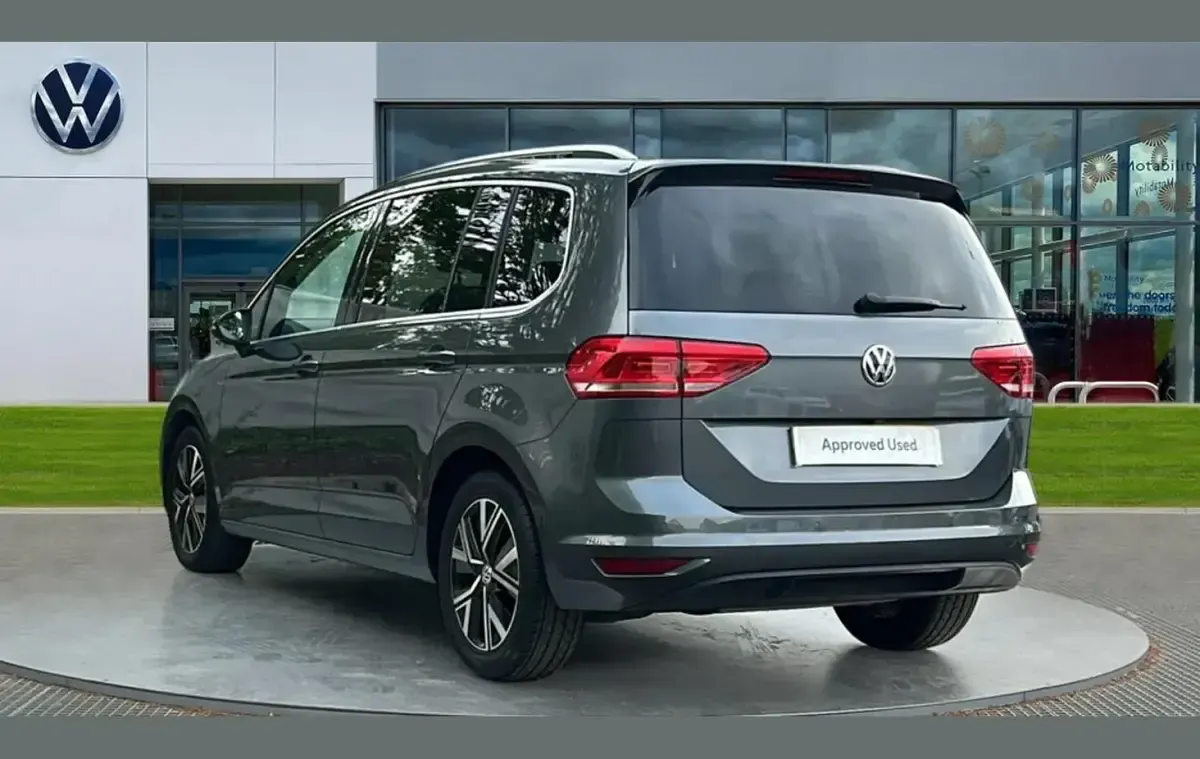 Begagnad VW Touran SEL 150 HK (110 kW) 2020 Grå Minibuss