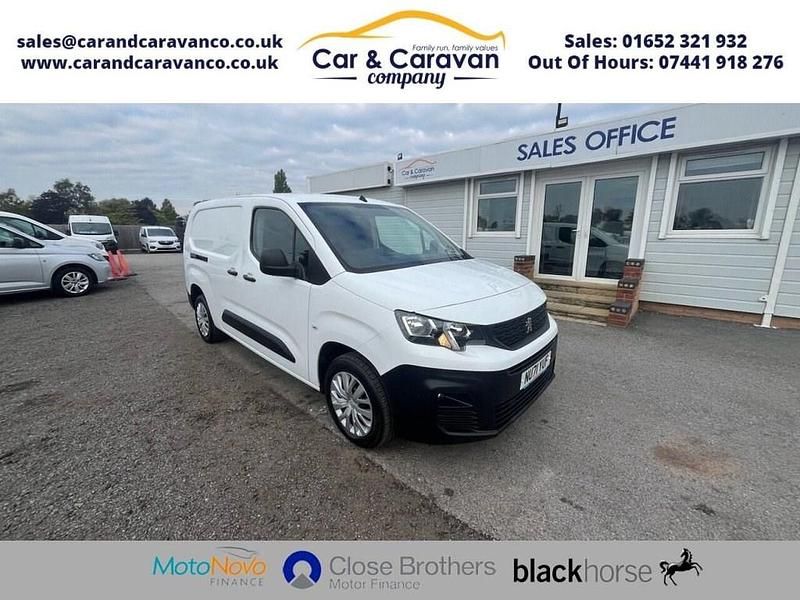 White Used 2021 Peugeot Partner Premium Van | £6,750 (Fair price) - Image 1/4