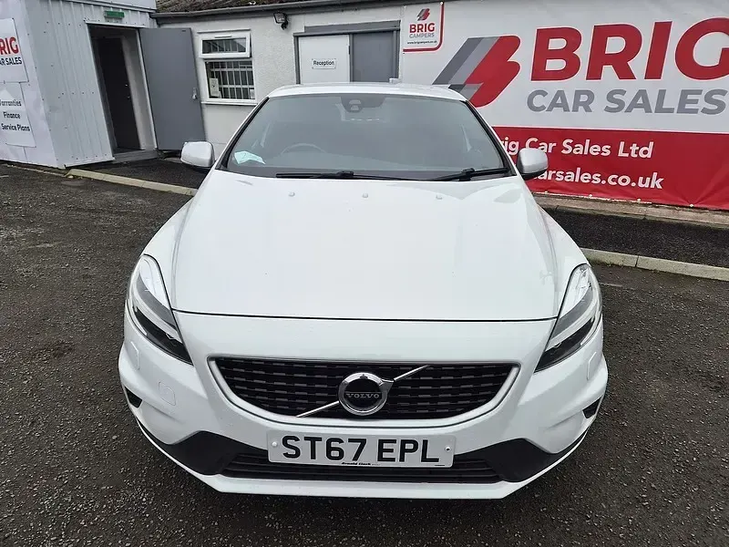 Used Volvo V40 R-Design 150 HP (110 kW) 2017 White Hatchback