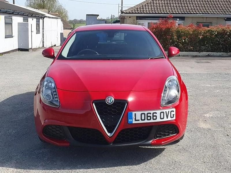 Used Alfa Romeo Giulietta 120 HP (88 kW) 2016 Red Hatchback