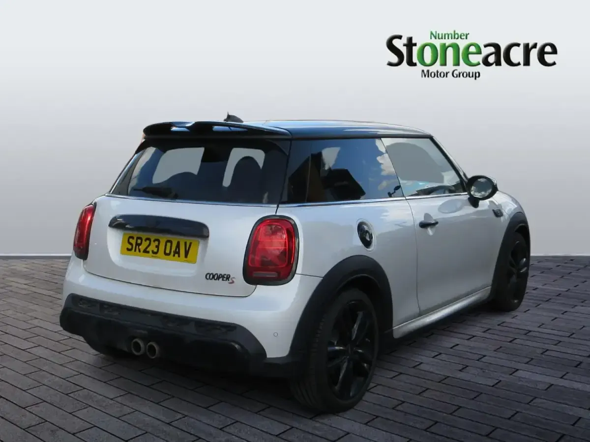 Usado Mini Cooper S Hatch 178 HP (130 kW) 2023 Branco Citadino