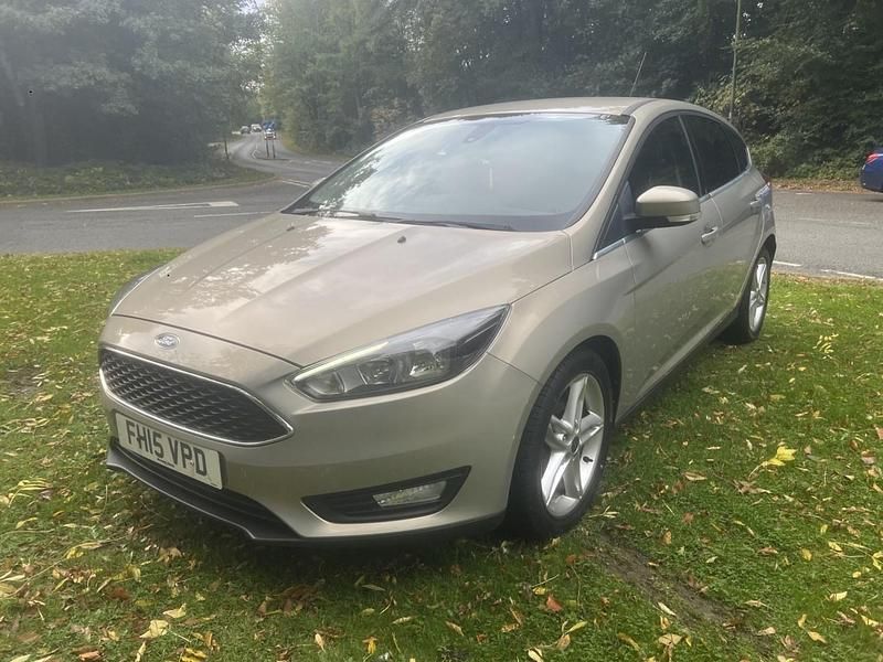 Used Ford Focus Zetec 120 HP (88 kW) 2015 Silver Hatchback