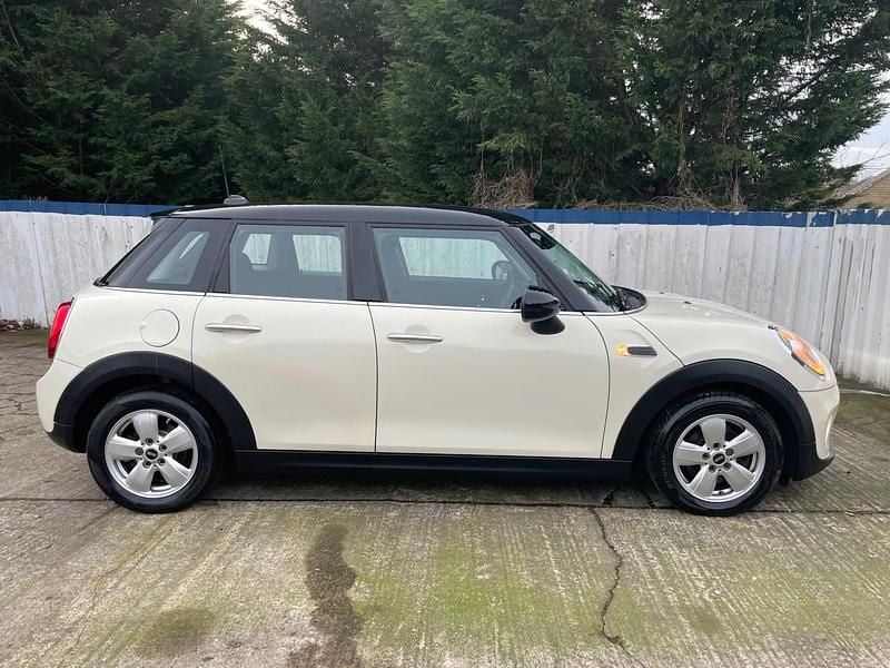 Usado Mini Cooper Hatch 136 HP (100 kW) 2018 Branco Citadino
