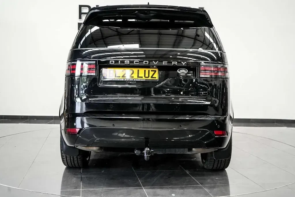 Usado Land Rover Discovery 5 SE Dynamic 300 HP (220 kW) 2022 Preto SUV