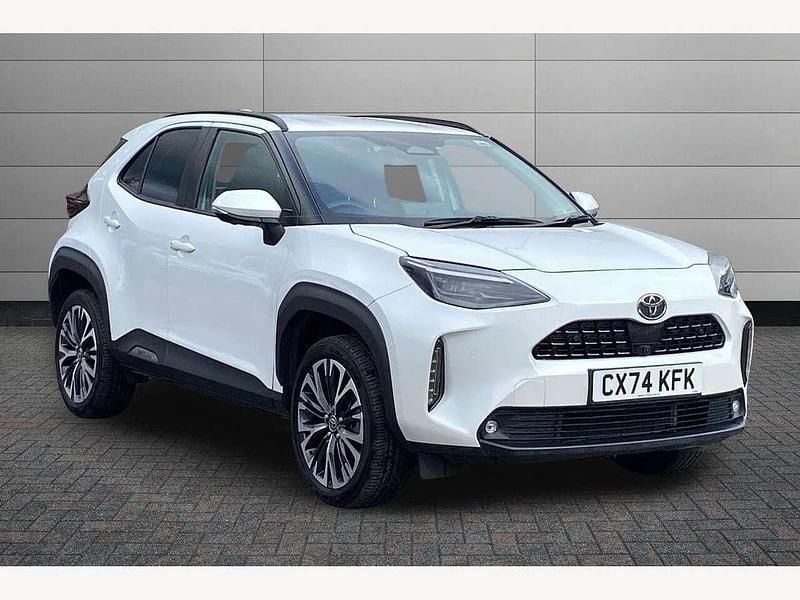 White Used 2024 Toyota Yaris Hybrid SUV | £27,650 (Expensive) - Image 1/3