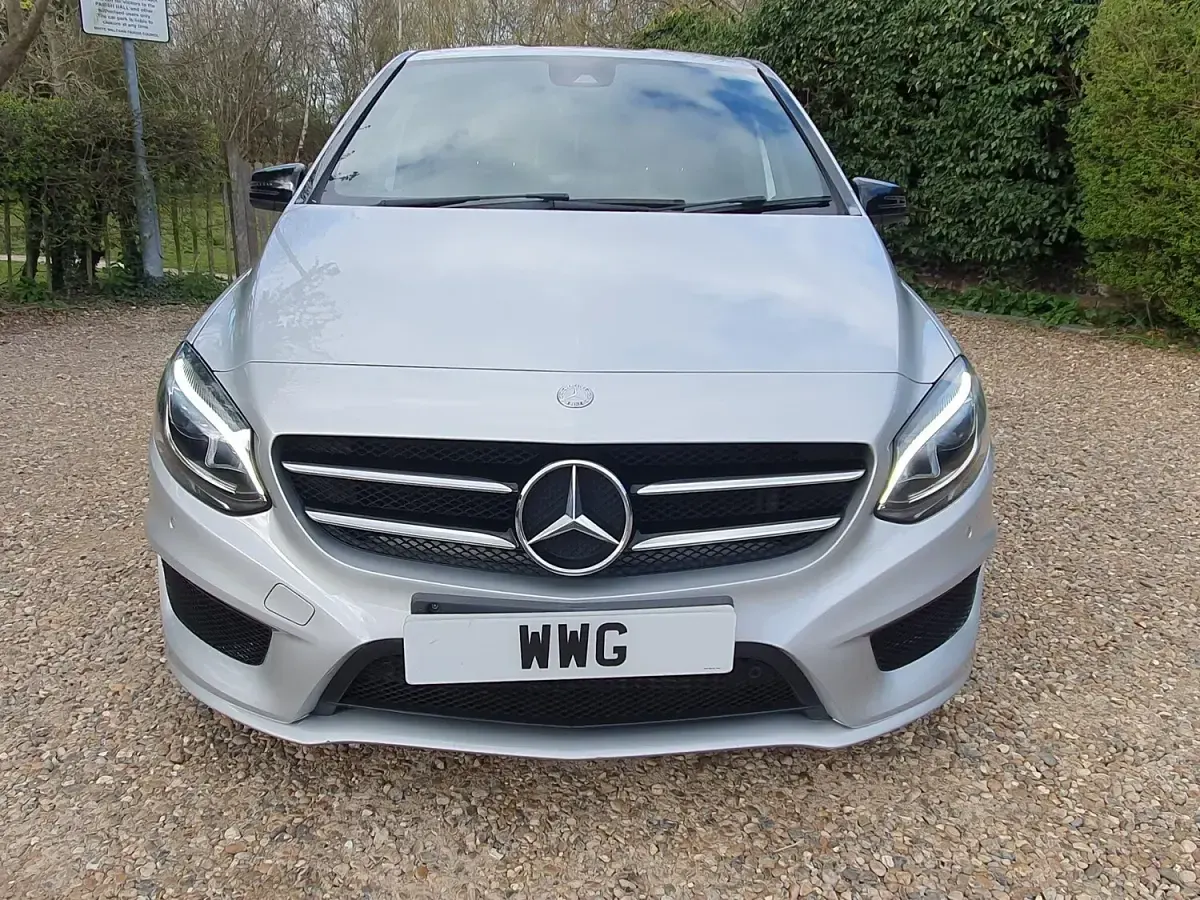Used Mercedes B180 AMG line 109 HP (80 kW) 2015 Silver Hatchback