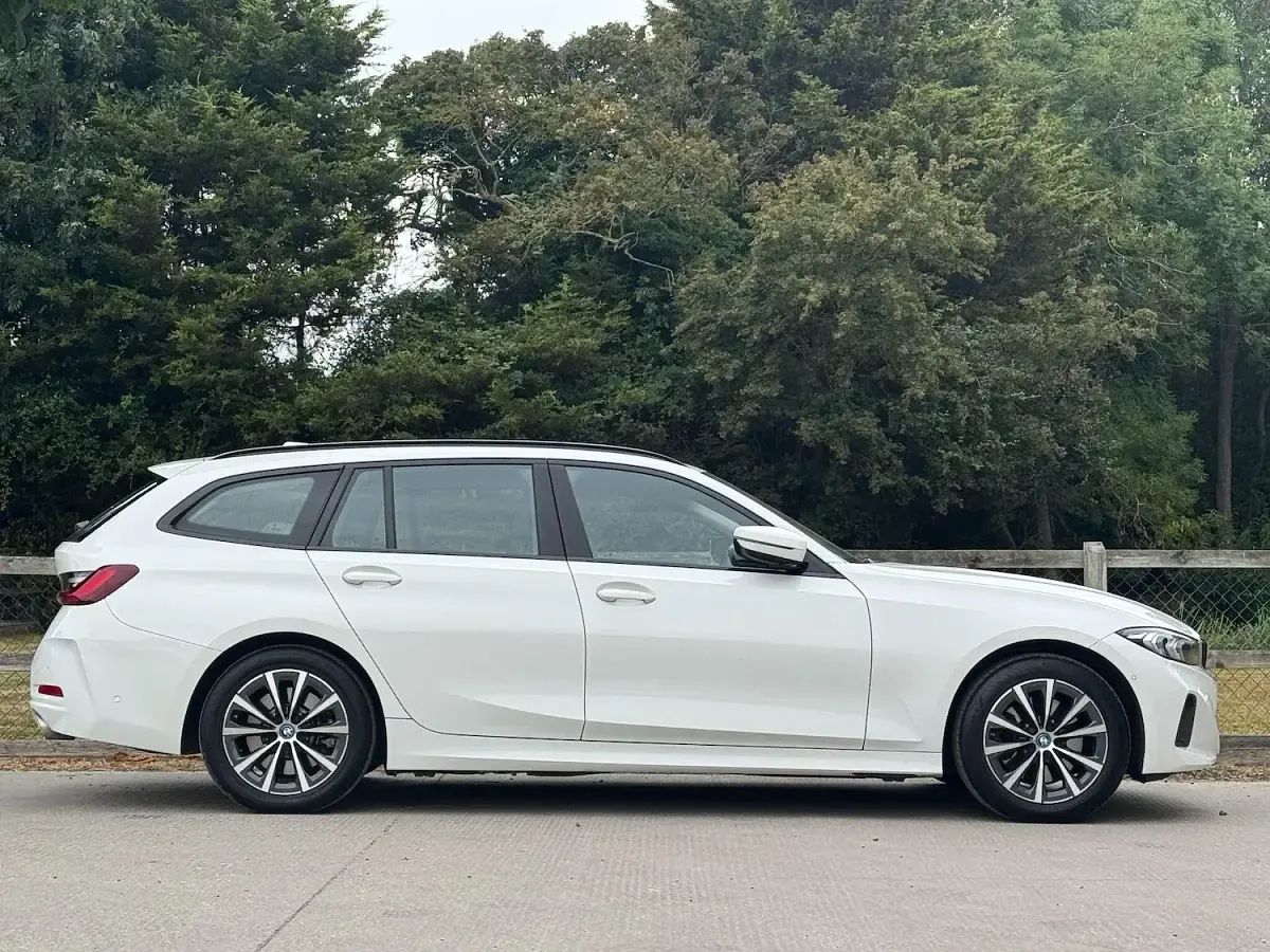 Used BMW 330e Sport Line 292 HP (214 kW) 2023 White Estate