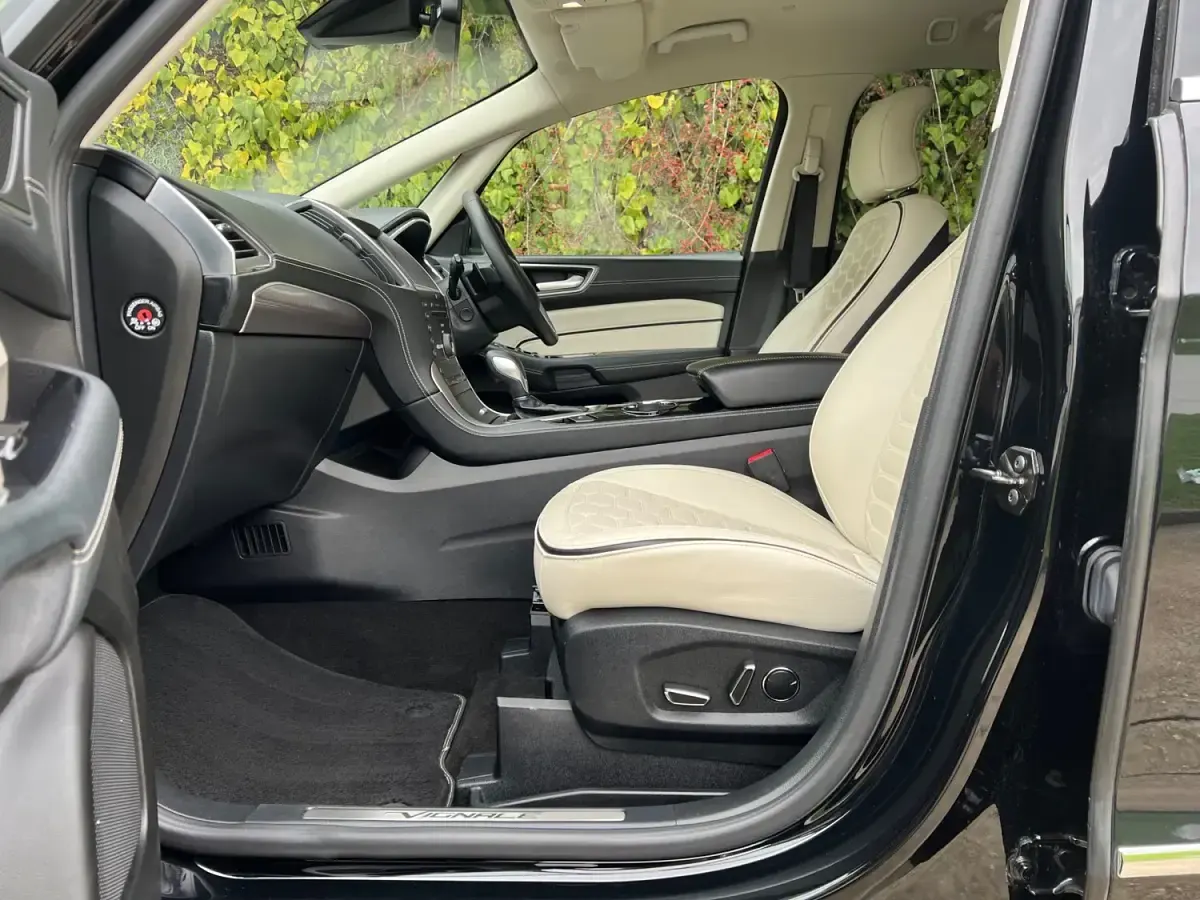 Używany Ford S-MAX Vignale 210 KM (154 kW) 2016 Czarny Minivan
