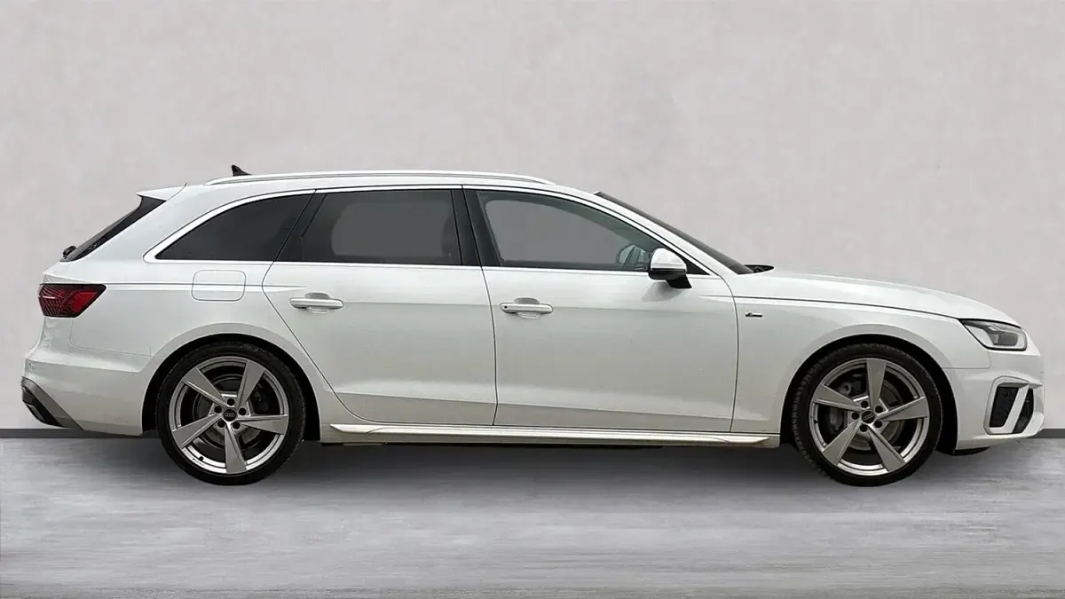 Used Audi A4 S-Line 204 HP (150 kW) 2024 White Estate
