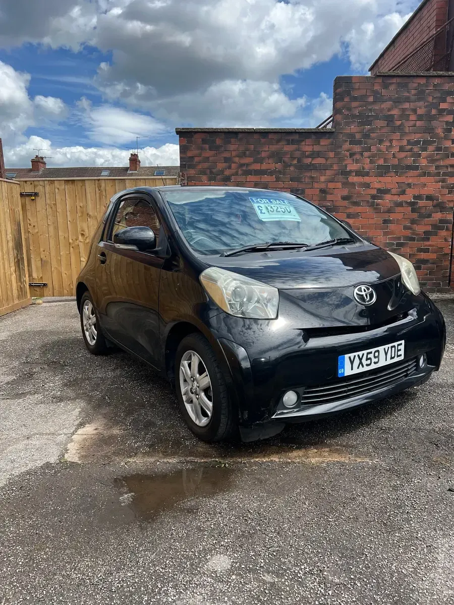 Used Toyota iQ 68 HP (50 kW) 2009 Black Hatchback