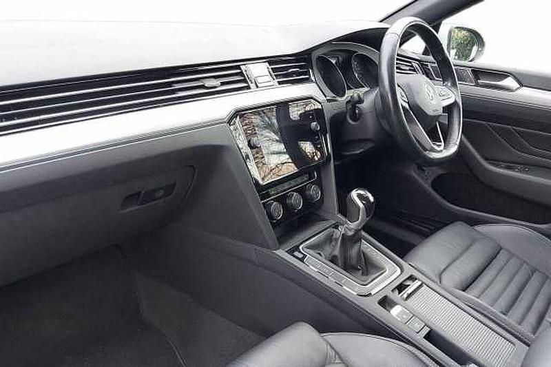 Used VW Passat SEL 150 HP (110 kW) 2020 Silver Sedan