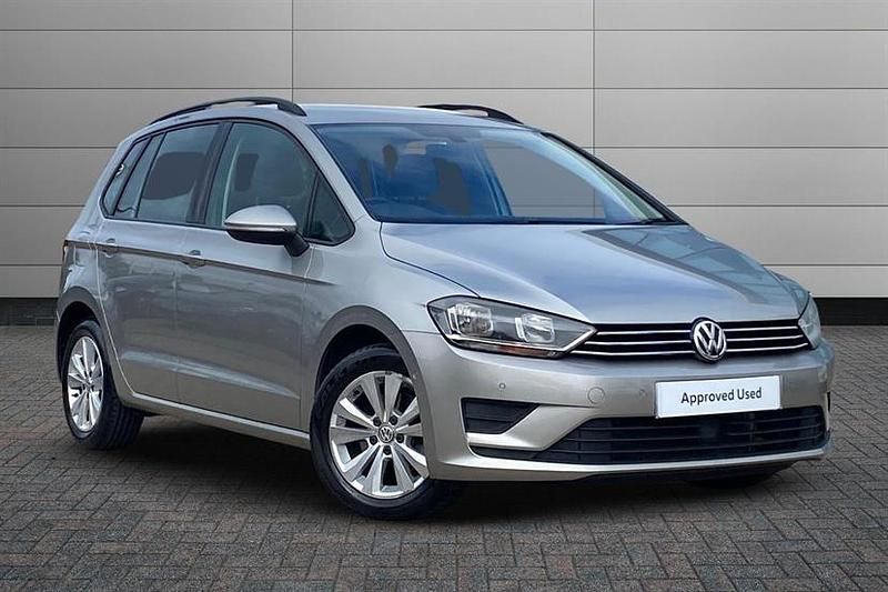 Tungsten silver Used 2018 VW Golf VII SE Hatchback | £12,350 (Super price) - Image 1/4