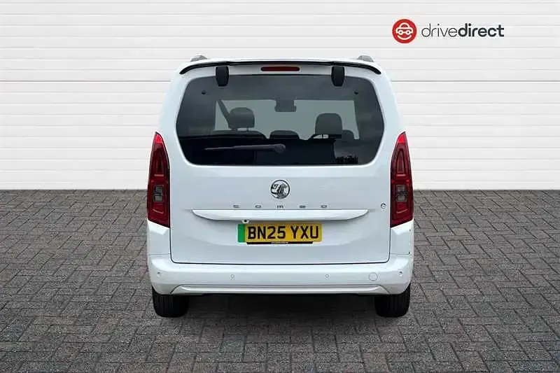 Used Vauxhall Combo Ultimate 100 kW (136 HP) 2025 White MPV