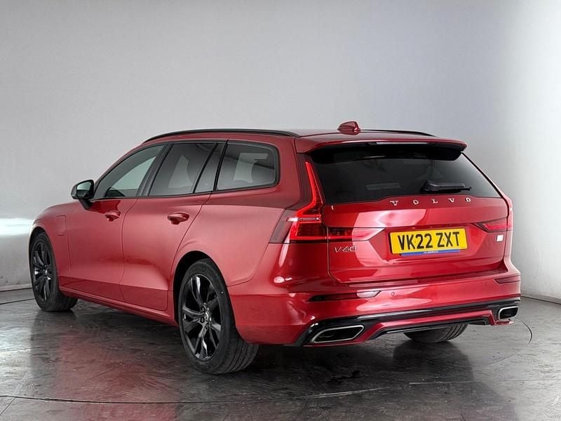 Used Volvo V60 R-Design 349 HP (256 kW) 2021 Red Estate
