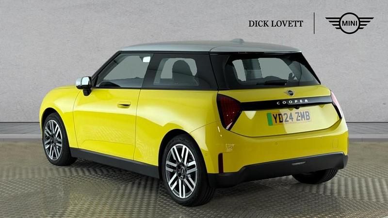 Used Mini Cooper Hatch 133 kW (181 HP) 2024 Yellow Hatchback