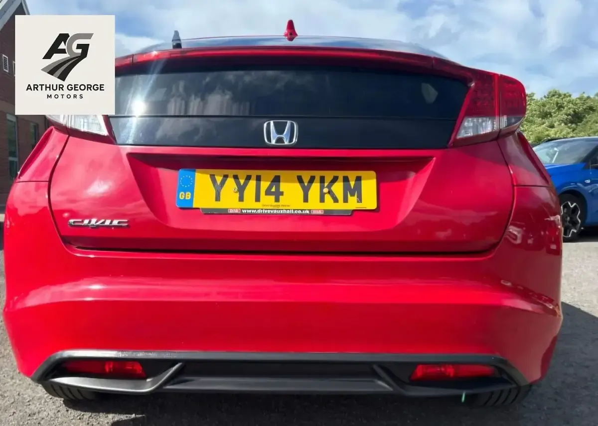 Used Honda Civic S 99 HP (72 kW) 2014 Red Hatchback
