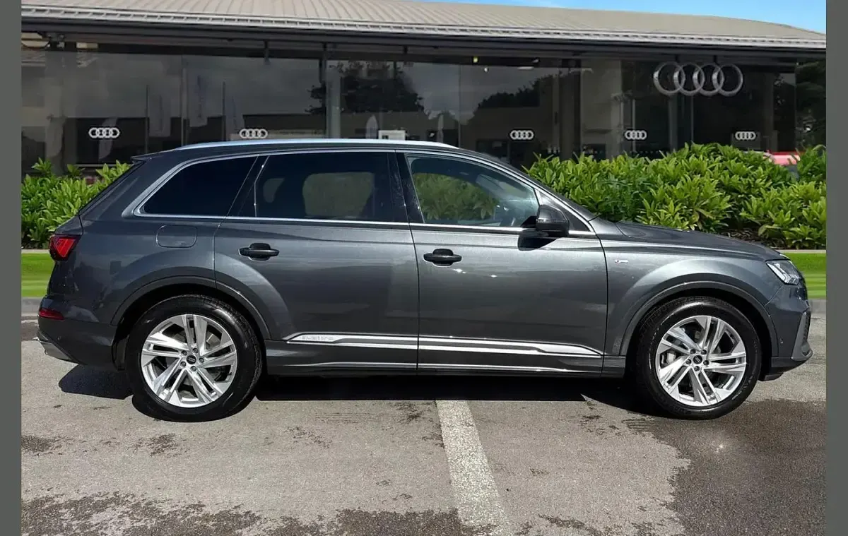 Used Audi Q7 S-Line 286 HP (210 kW) 2023 Grey SUV