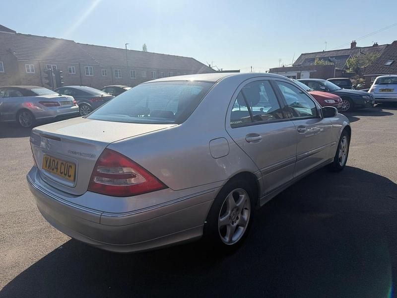 Używany Mercedes C200 Avantgarde 2004 Srebrny Sedan/Limuzyna
