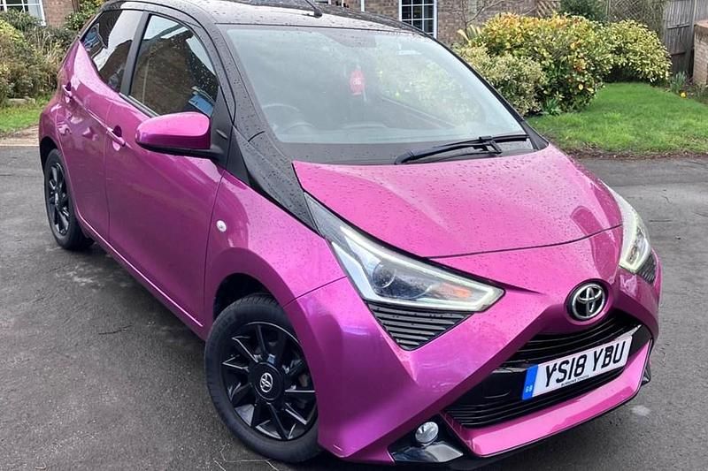 Used Toyota Aygo X-cite 72 HP (52 kW) 2018 Mauve/purple Hatchback