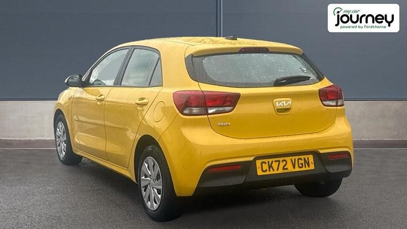 Used Kia Rio Family 84 HP (61 kW) 2022 Yellow Hatchback