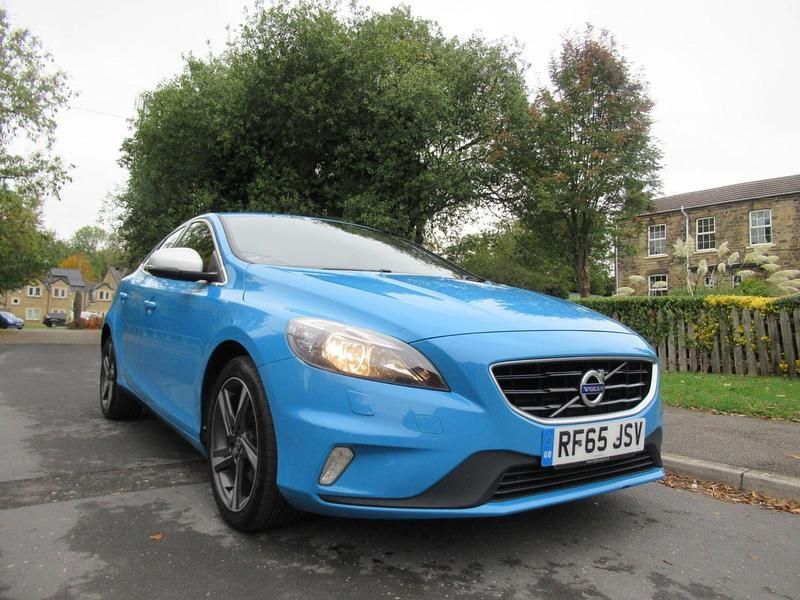 Used Volvo V40 R-Design 152 HP (111 kW) 2015 Blue Hatchback