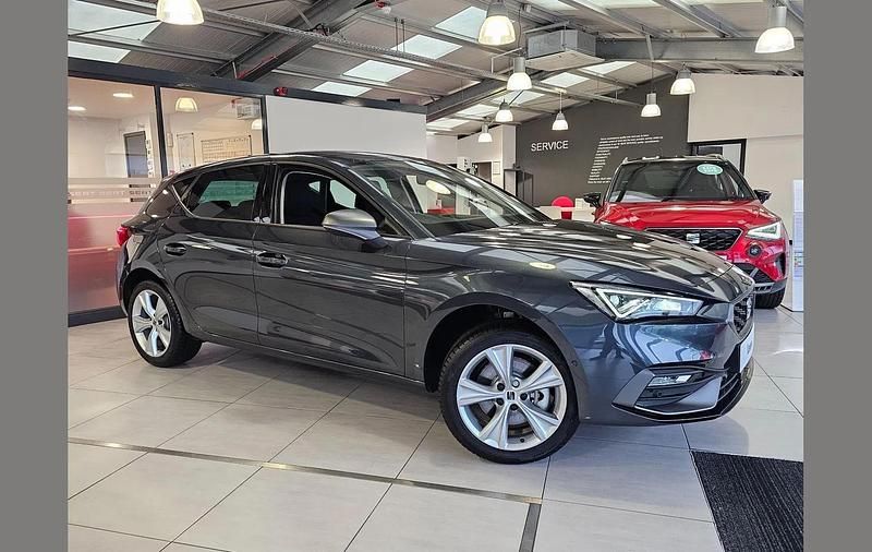 Begagnad Seat Leon FR 204 HK (150 kW) 2024 Grå Halvkombi