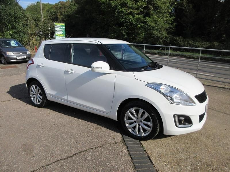 Used Suzuki Swift SZ4 94 HP (69 kW) 2016 White Hatchback