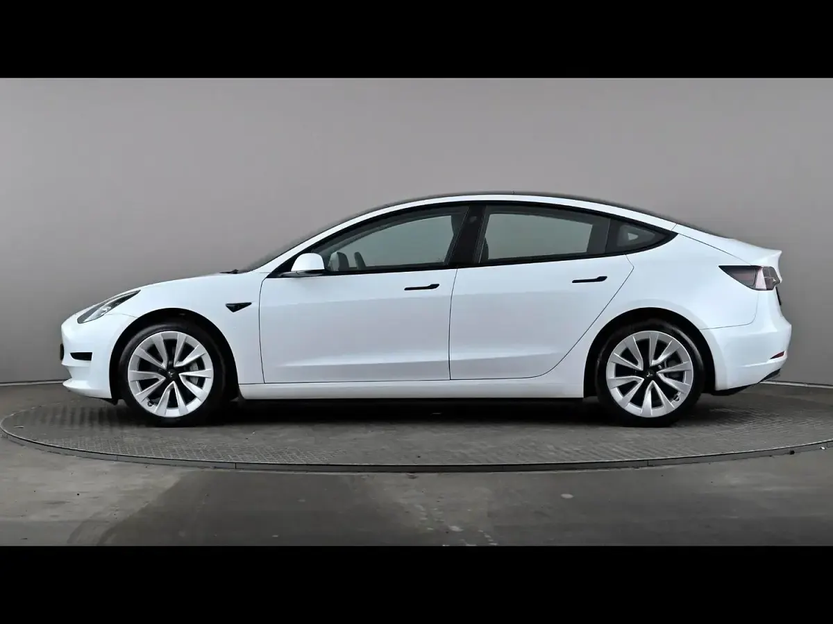 Used Tesla Model 3 RWD 208 kW (283 HP) 2022 White Sedan