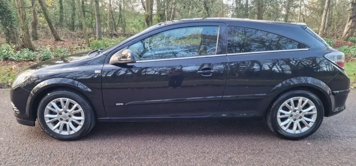 Usado Vauxhall Astra SRi 2010 Negro Utilitario