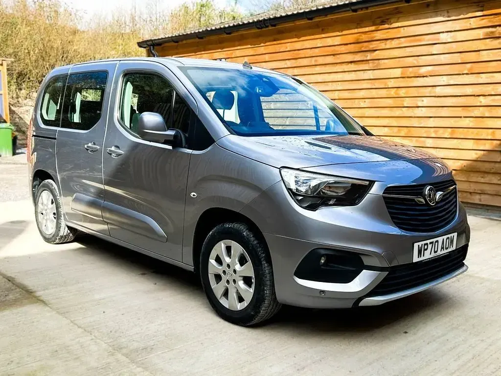 Used Vauxhall Combo S 130 HP (95 kW) 2020 Grey MPV