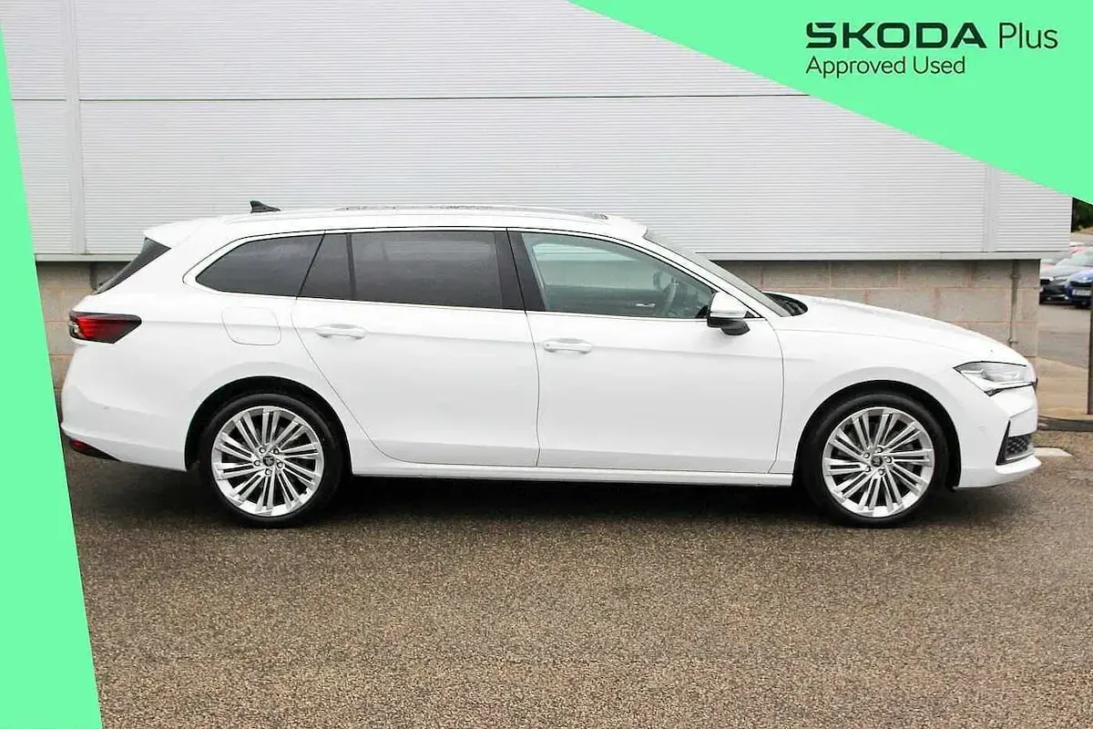 Used Skoda Superb LAURIN & KLEMENT 261 HP (191 kW) 2026 White Estate