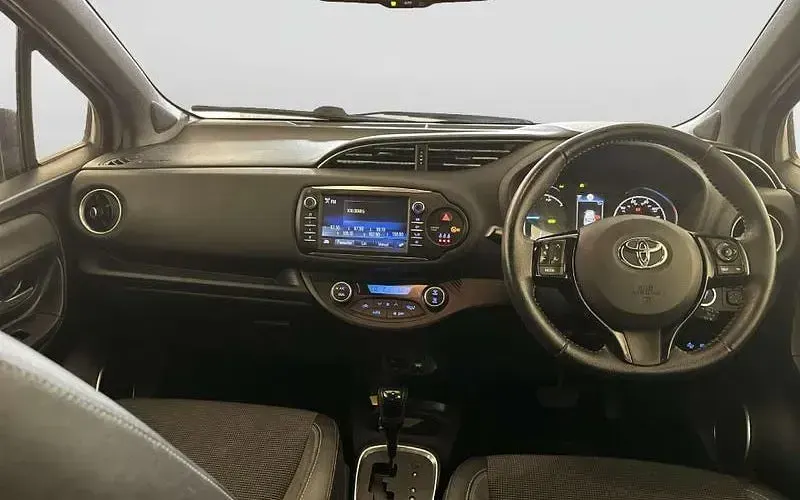 Second-hand Toyota Yaris Hybrid 101 CP (74 kW) 2019 Albastru Hatchback
