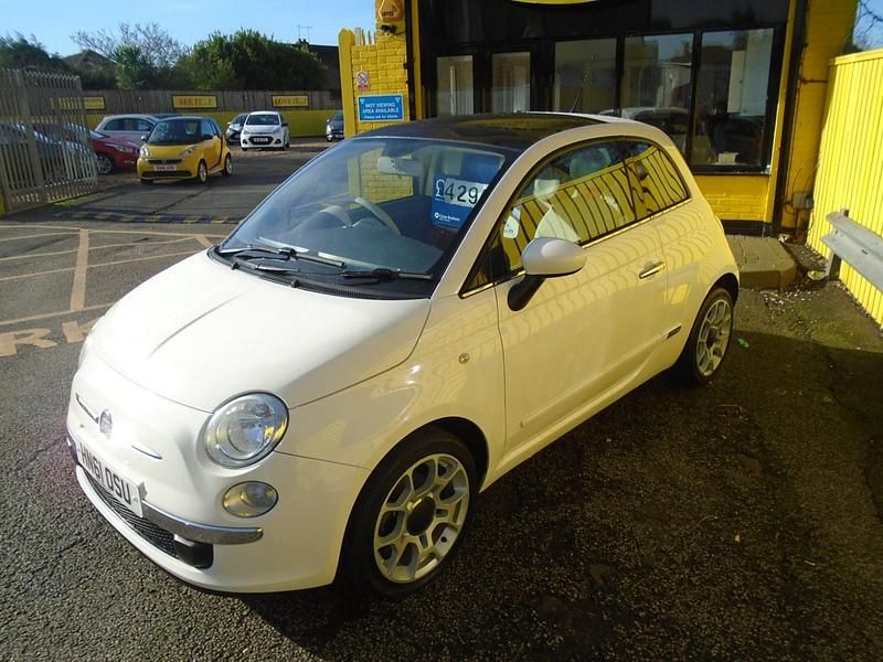 Used Fiat 500 Lounge 69 HP (50 kW) 2011 White Hatchback