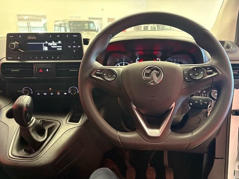 Used Vauxhall Combo Sportive 100 HP (73 kW) 2020 White Van