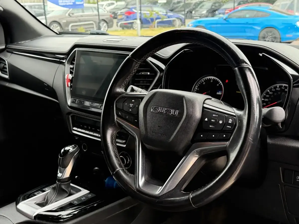Used Isuzu D-Max 163 HP (119 kW) 2022 Grey Pickup