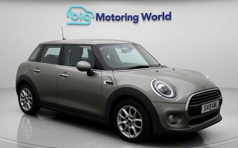 Used 2019 Mini Cooper Classic Hatchback | £9,800 (Fair price) - Image 1/4