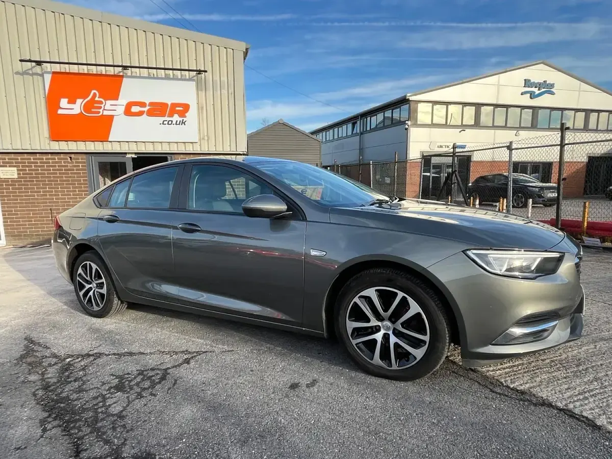 Second-hand Vauxhall Insignia Design Edition 2018 Gri Hatchback