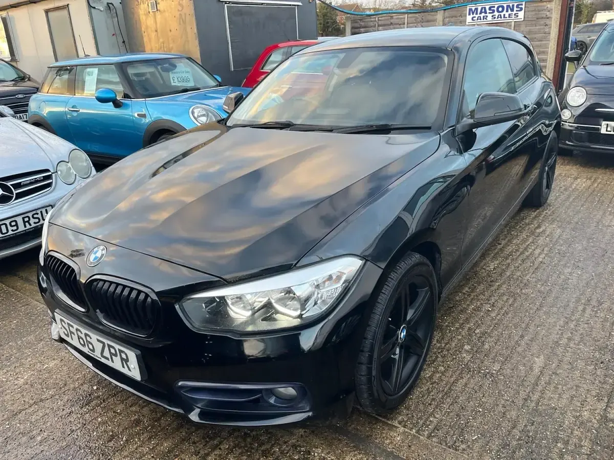 Begagnad BMW 120 Sport Line 2016 Svart Halvkombi