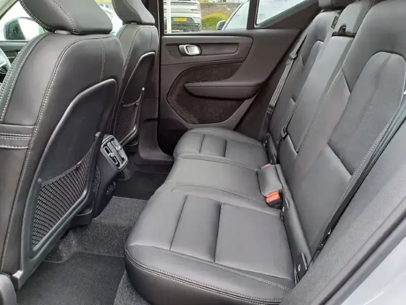 Usado Volvo XC40 Ultra 195 HP (143 kW) 2025 Cinzento SUV