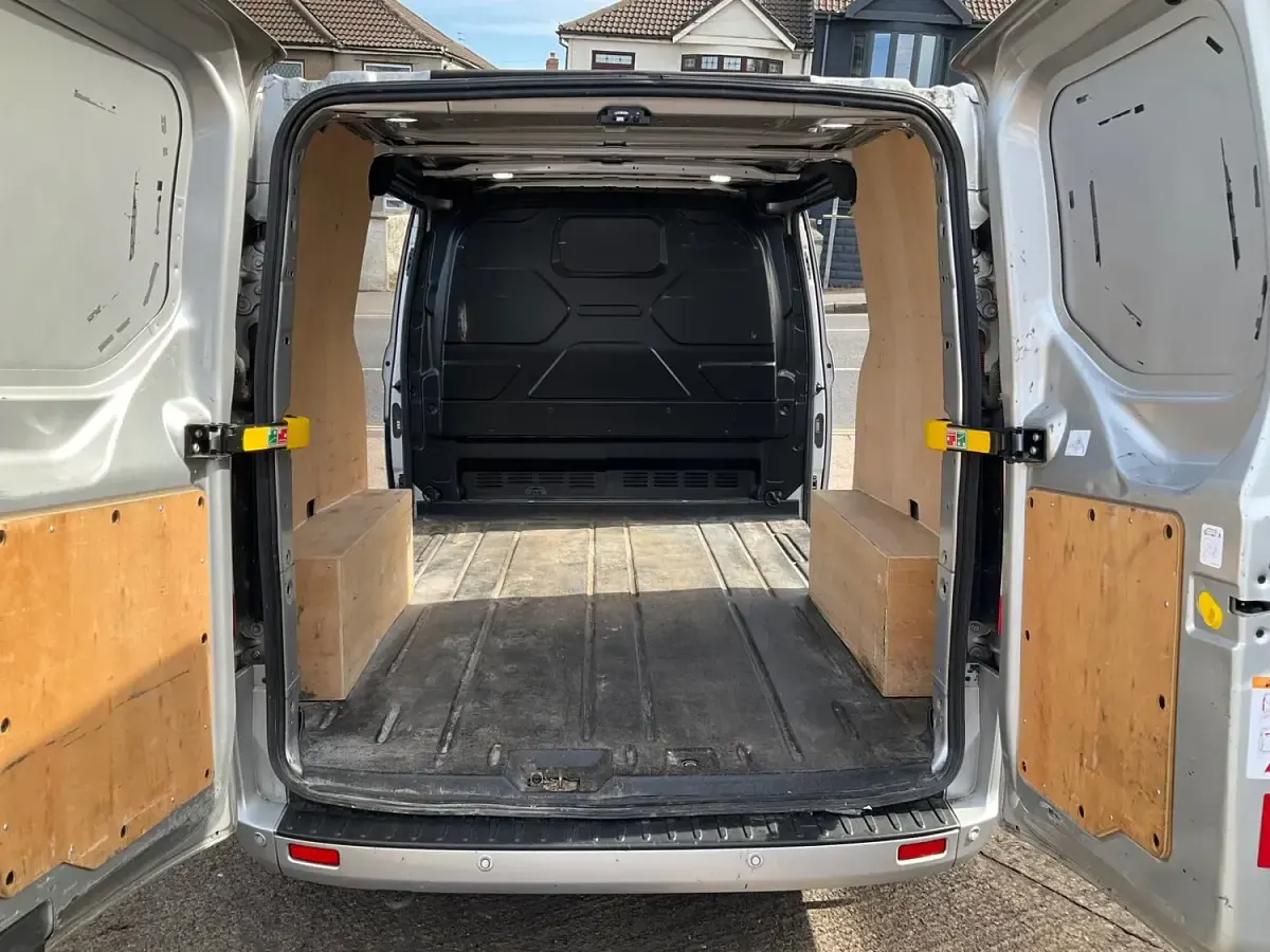 Used Ford Transit Custom Limited 130 HP (95 kW) 2022 Silver Van