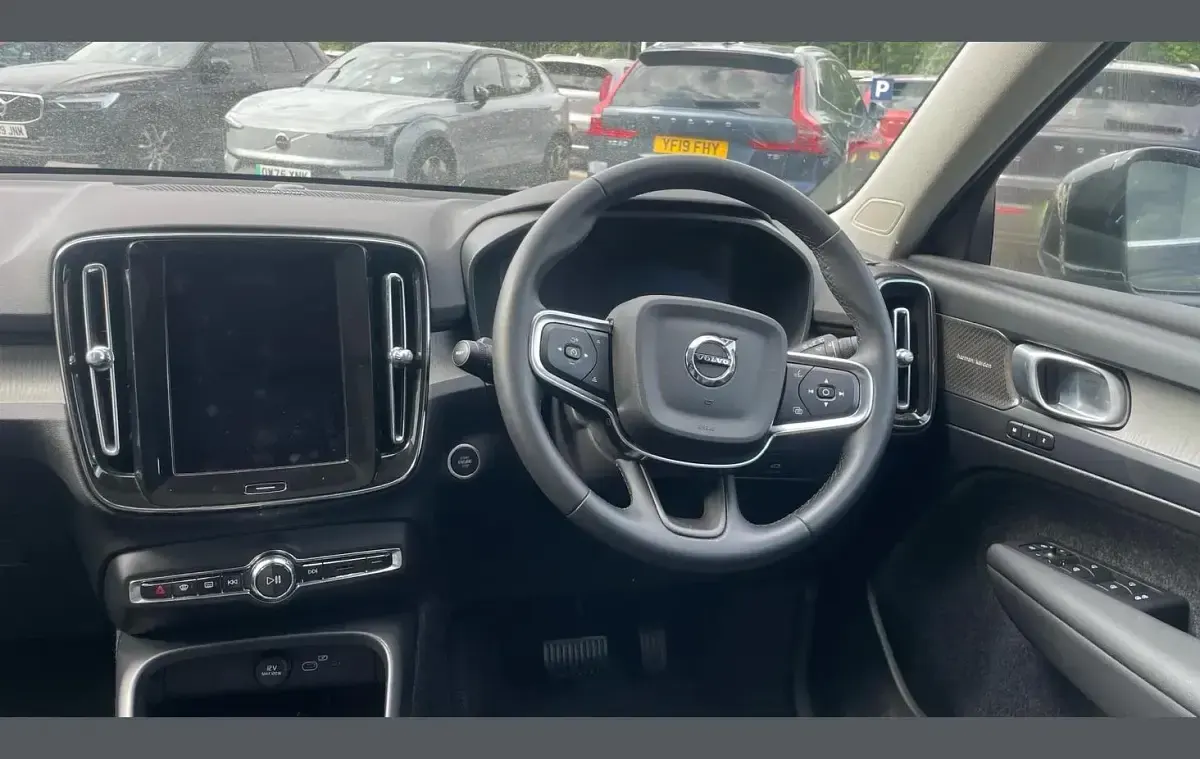 Used Volvo XC40 Ultra 163 HP (119 kW) 2025 Black SUV
