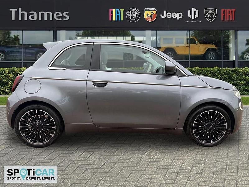 Grey Used 2022 Fiat 500e La Prima Hatchback | £15,995 (Fair price) - Image 1/3