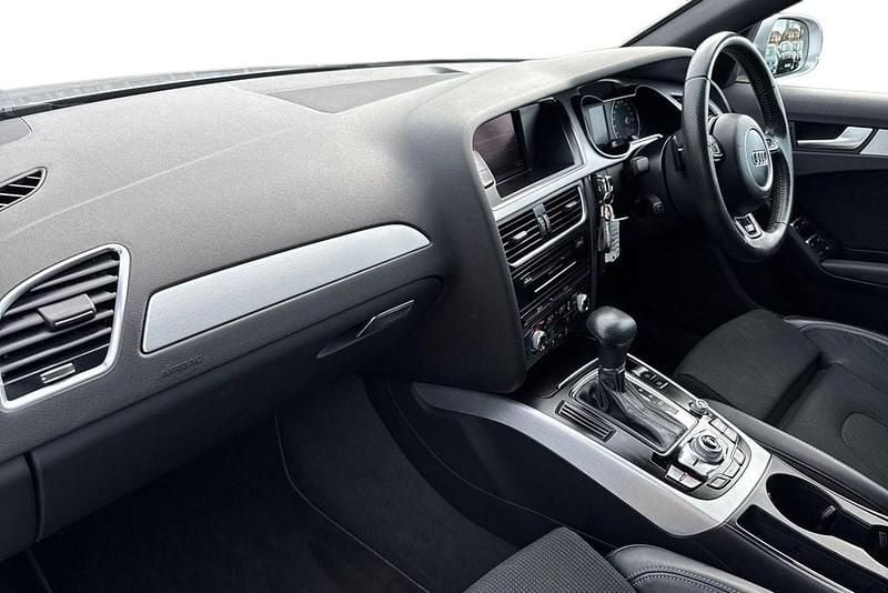 Begagnad Audi A4 S-Line 150 HK (110 kW) 2015 Silver Kombi