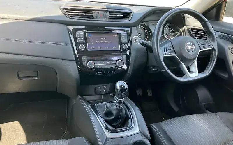 Used Nissan X-Trail N-Connecta 163 HP (119 kW) 2017 Red SUV