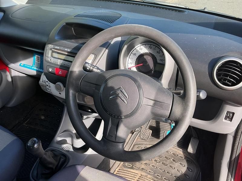 Used Citroën C1 68 HP (50 kW) 2009 Red Hatchback