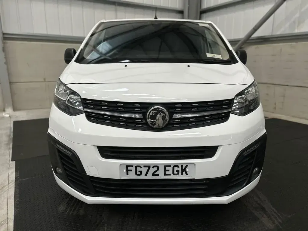 Used Vauxhall Vivaro 100 HP (73 kW) 2022 White MPV