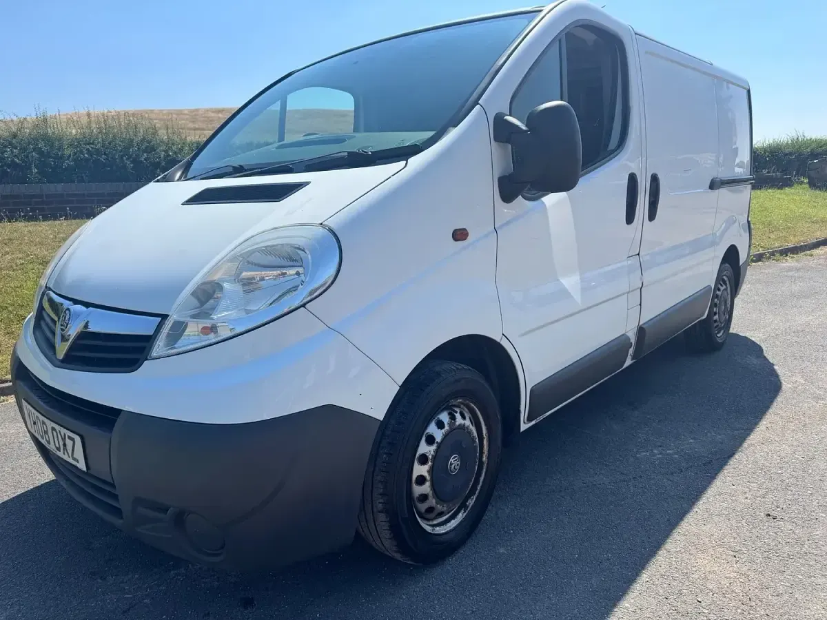 Used Vauxhall Vivaro 90 HP (66 kW) 2008 White MPV