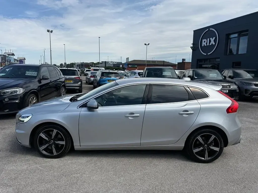 Used Volvo V40 R-Design 152 HP (111 kW) 2019 Silver Hatchback