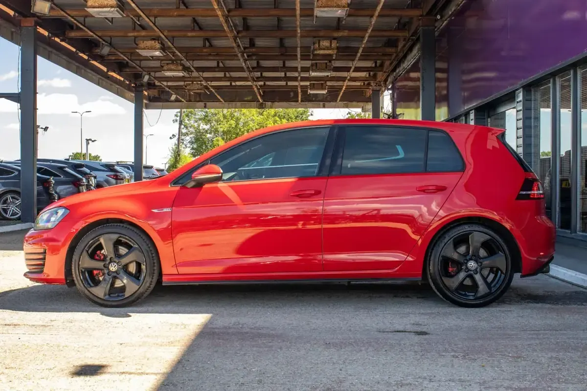 Used VW Golf VII GTI 220 HP (161 kW) 2016 Red Hatchback